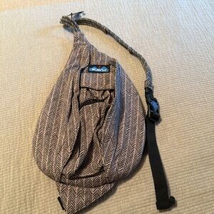 KAVU Rope Sling Bag Chevron black houndstooth